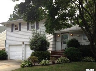 215 Wetherill Rd, Garden City, NY 11530
