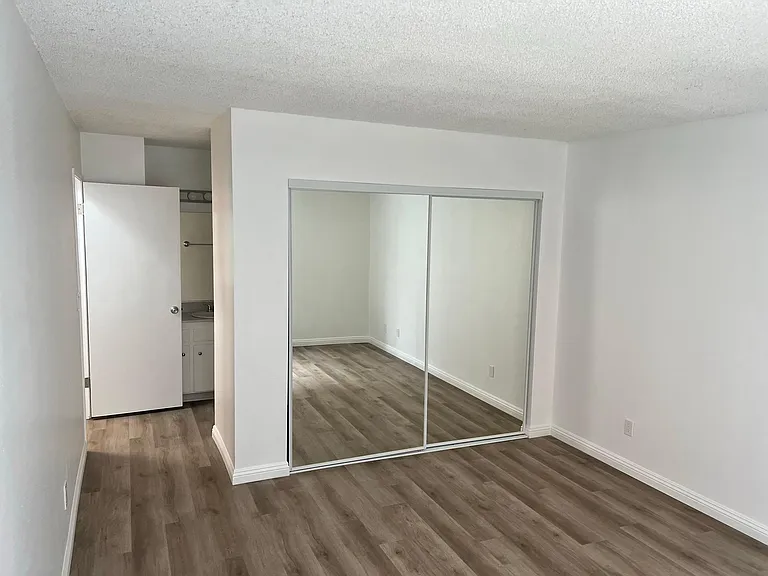 Beachwood Village Apartments — Photo 42