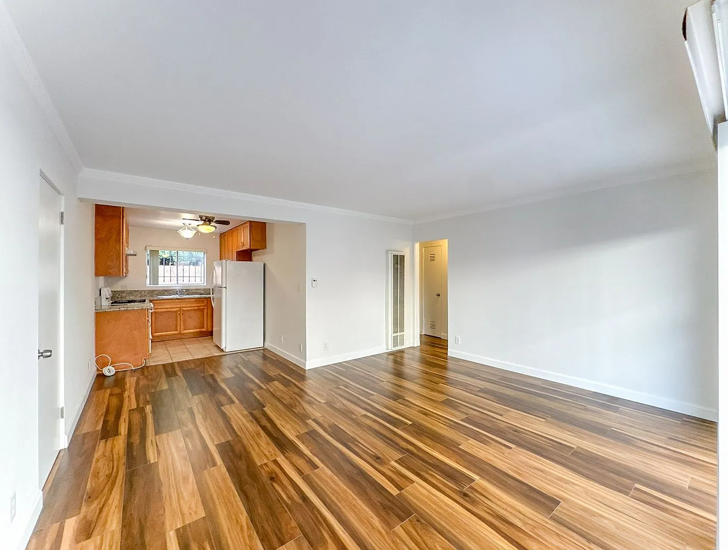 Prime Santa Monica Neighborhood | First Floor 1BD+1BA With sunny Private Patio — Photo 2
