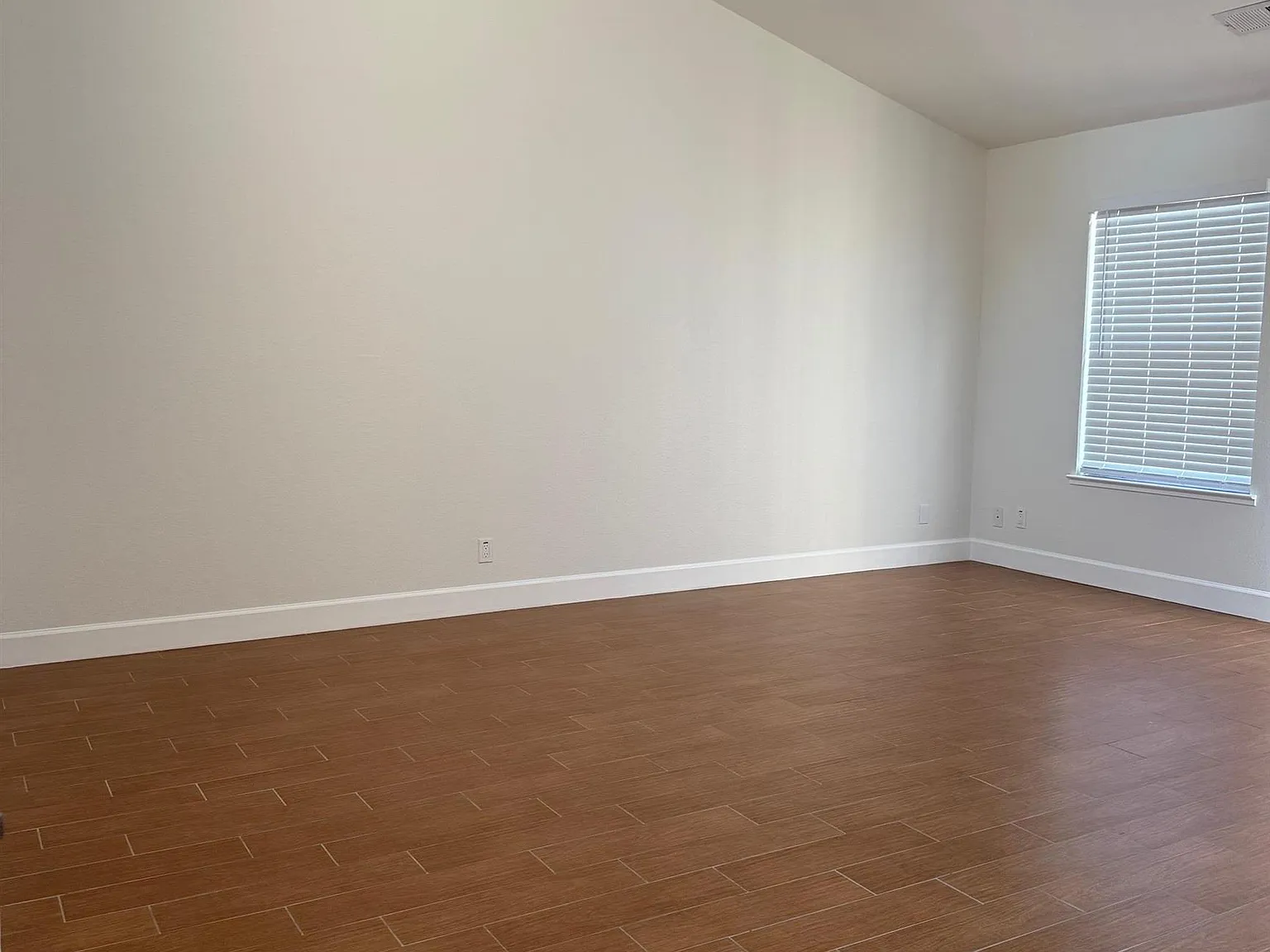2 bed, 1234 sqft, $2,500 — Photo 4