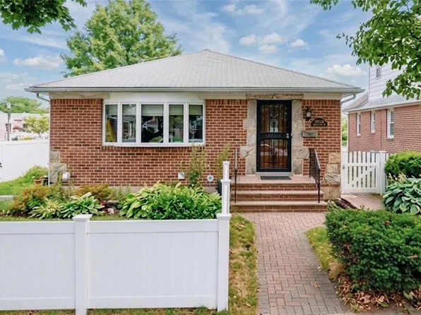 255-03 87th Dr, Floral Park, NY 11001