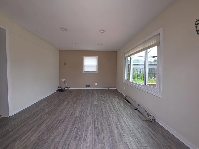 5845 Plainfield St — Photo 12