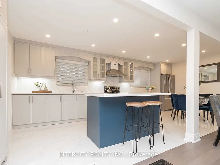 781 Drury Ln — Photo 13