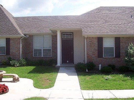 1st image of 1901 W Jamestown Dr