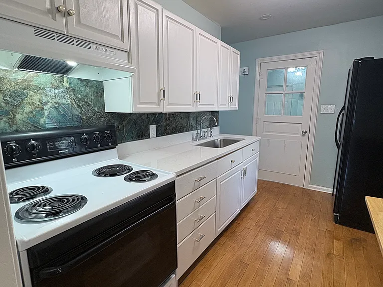 1238 E 49th St — Photo 14
