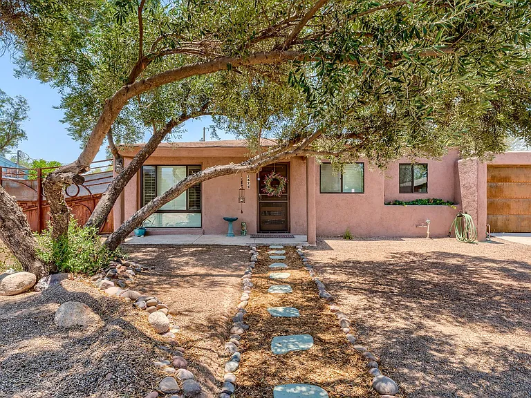 2626 E Hedrick Dr — Photo 10