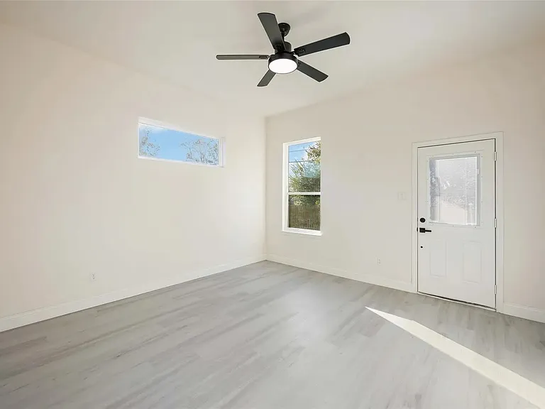 5862 Southington St — Photo 17