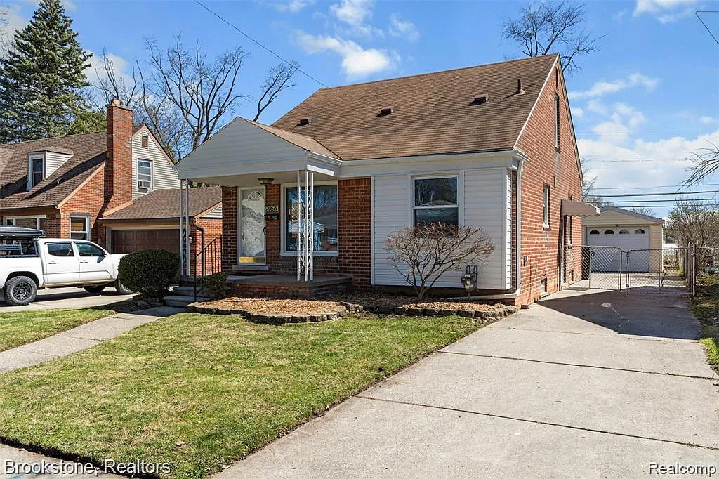3 bed, 1.0 bath, 1673 sqft, $1,900 — Photo 2