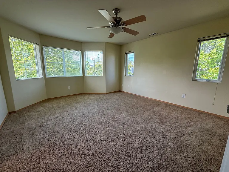 2050A Garry Oaks Ave — Photo 14