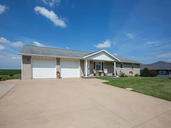 813 S Brandy St, Cuba City, WI 53807