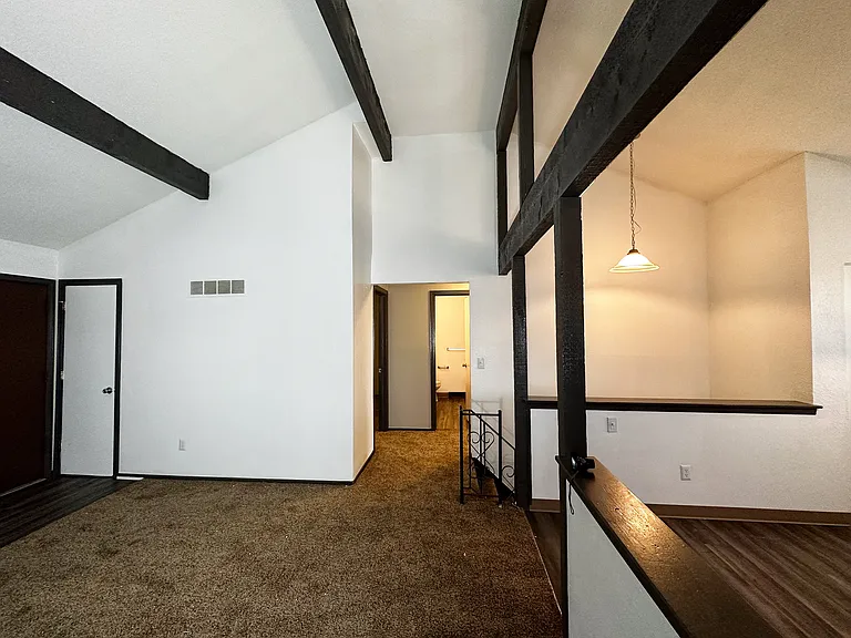 Kingsridge East Apartments — Photo 15
