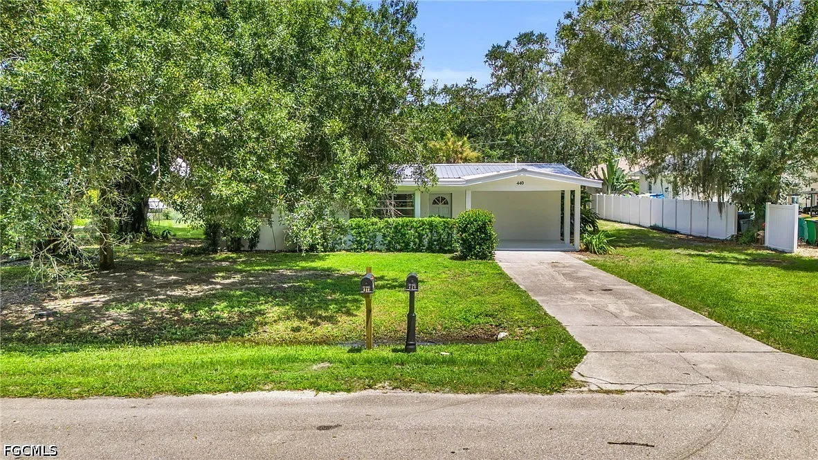 3 bed, 2.0 bath, 1435 sqft, $2,000 — Photo 4