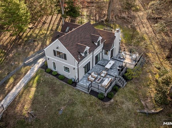 1045 E Saddle River Rd, Ho Ho Kus, NJ 07423