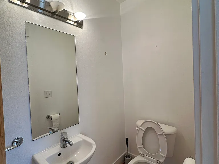 669 W Emerson St — Photo 5