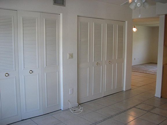 4th image of 500 Bayview Dr NE APT D