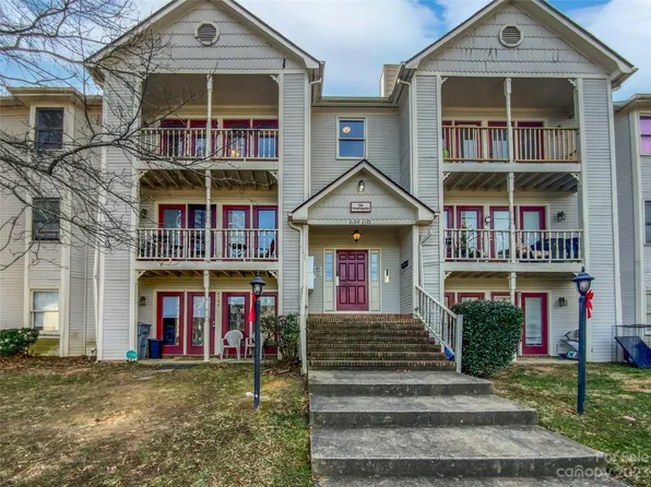 6120 Meadow Rose Ln, Charlotte, NC 28215