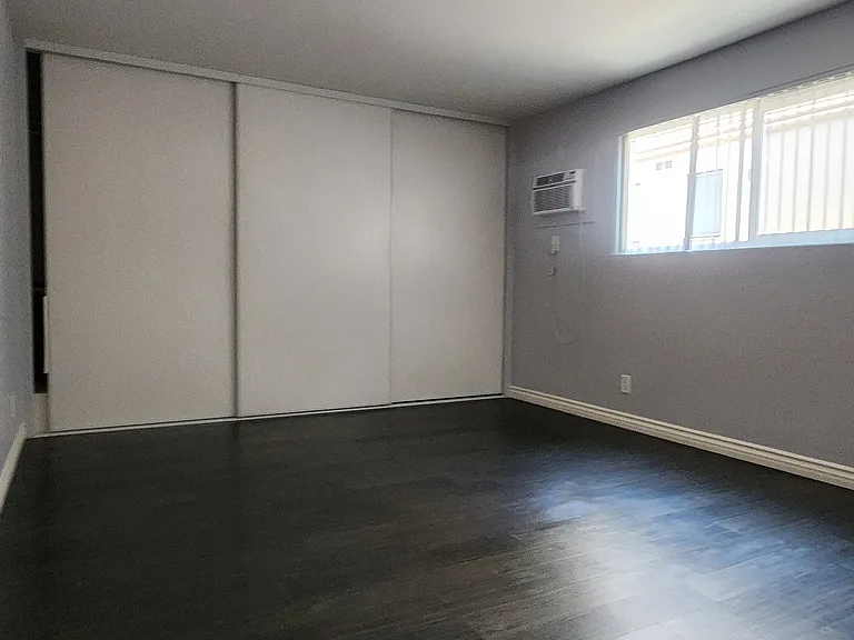 13751 Oxnard St #106 — Photo 17