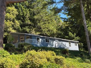 138 Madrone Rd, Weott, CA 95571
