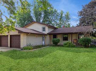149 Wellington Dr, Crystal Lake, IL 60014
