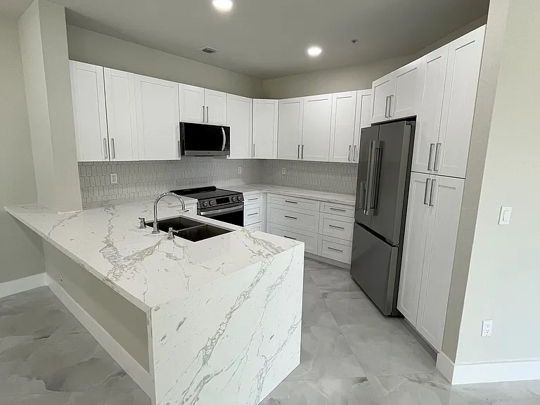 8906 W Flagler St #220 — Photo 5