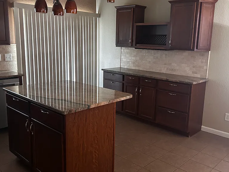 2401 Crestwood Ln — Photo 4