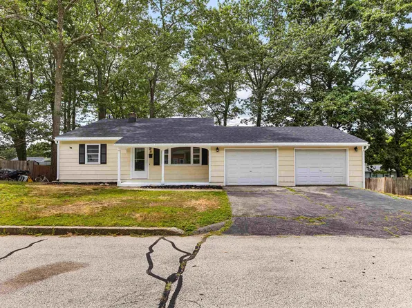 35 Alexander Drive, Manchester, NH 03109