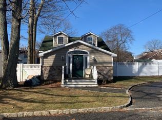 24 Jupiter Rd, Rocky Point, NY 11778