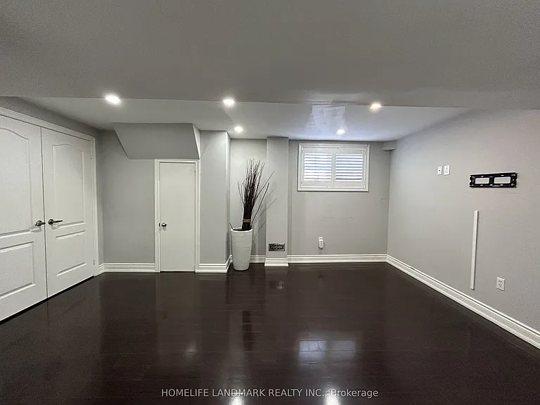 3484 Eglinton Ave W — Photo 29