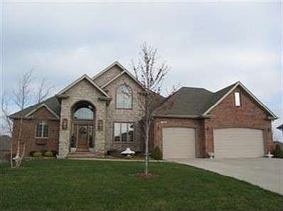 2nd image of 907 E Ironbridge Cir S