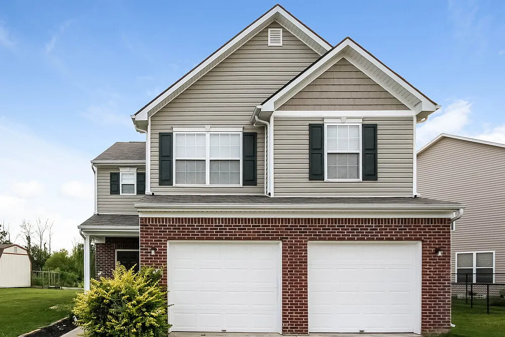 3 bed, 2.5 bath, 2130 sqft, $2,320 — Photo 1