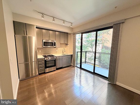 3rd image of 1320 Fenwick Ln Unit 309