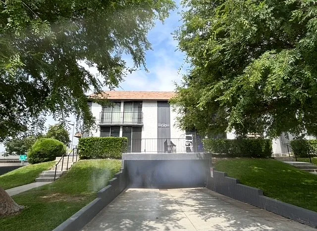1601 E Cypress St #B — Photo 28