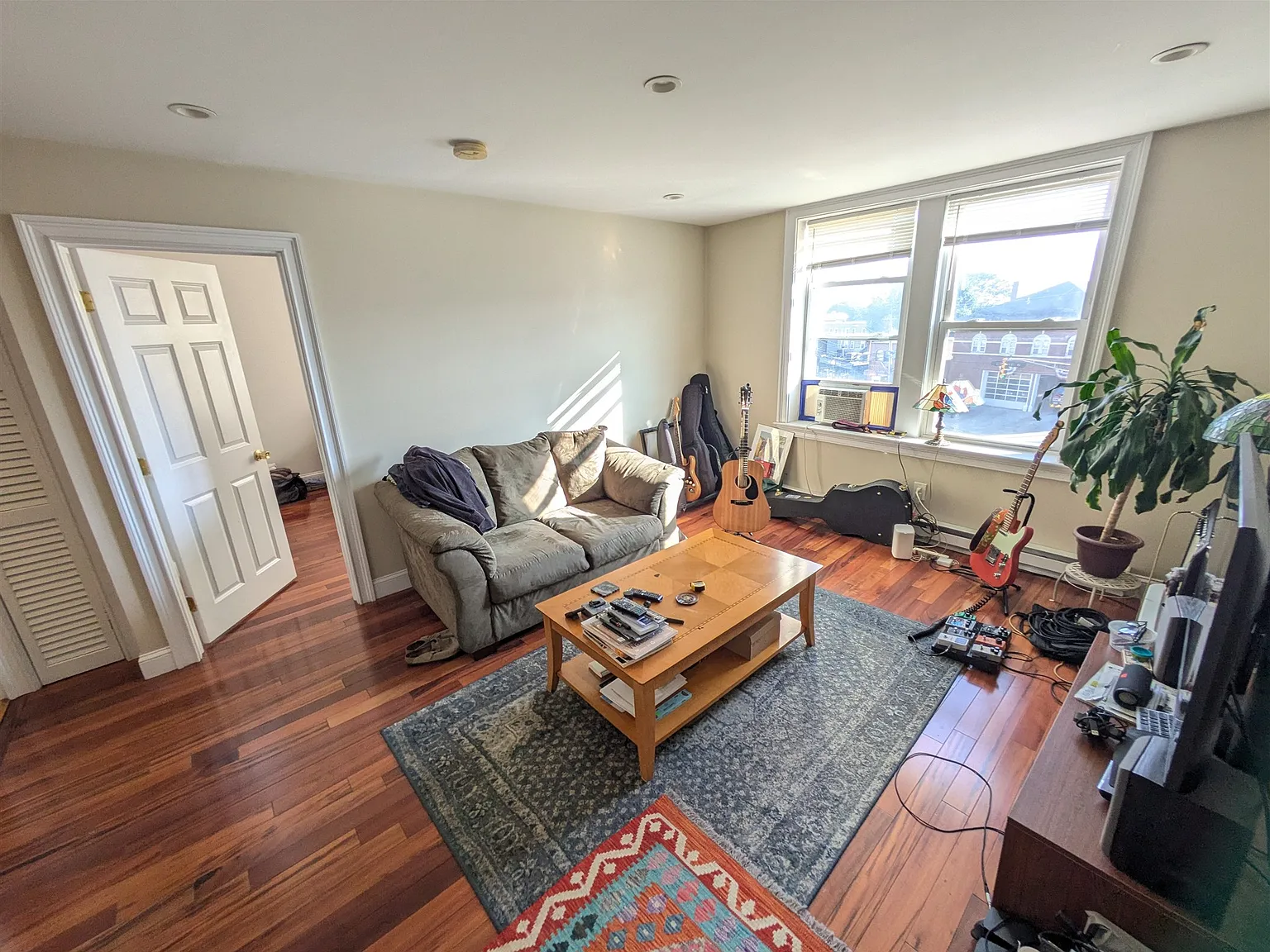 1 bed, 550 sqft, $2,300 — Photo 2