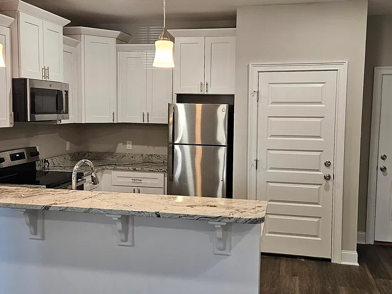 28 E Cherry St — Photo 4