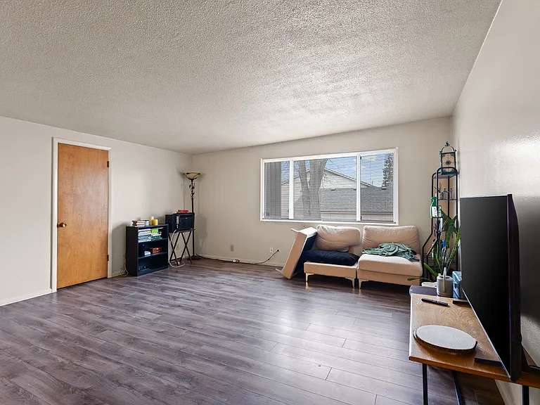 595 S Fisher Ave #1-8 — Photo 10