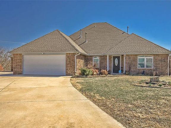 3rd image of 1304 SW 121st Pl