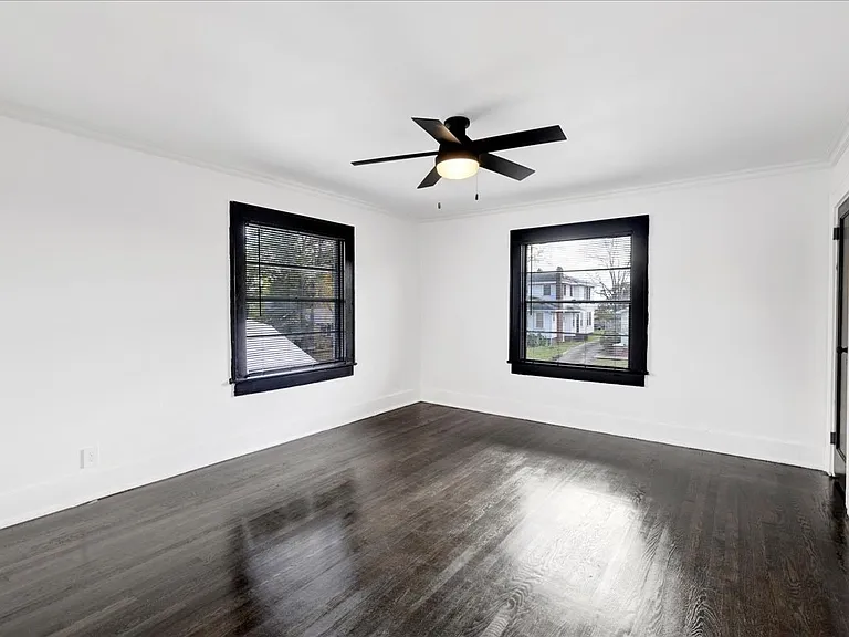 2816 W 20th St — Photo 11