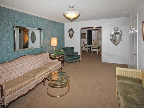 3rd image of 601 Arnold Pl