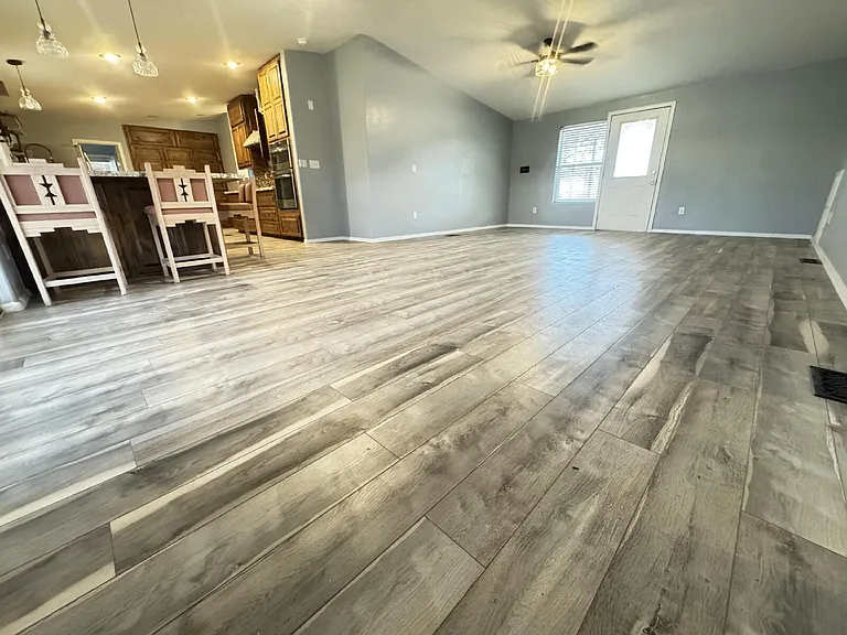 4879 N Monterey Dr — Photo 2