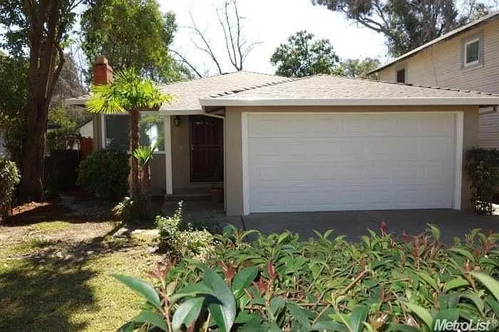 3256 8th Ave photo 1