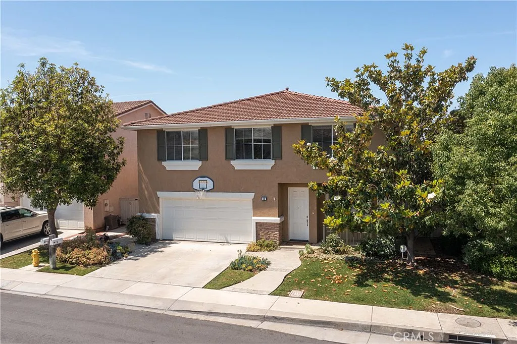 5 bed, 2844 sqft, $6,800 — Photo 1