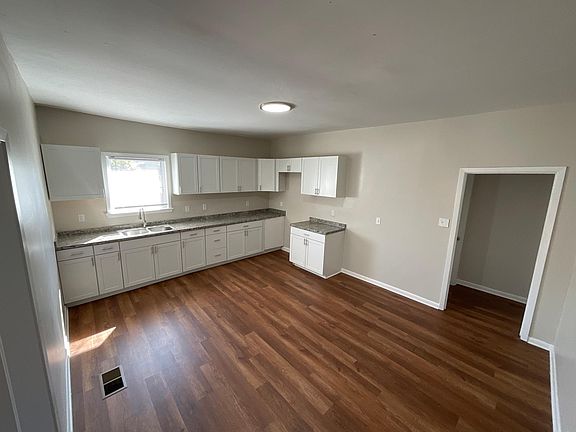 5th image of 3740 Freemile Ave