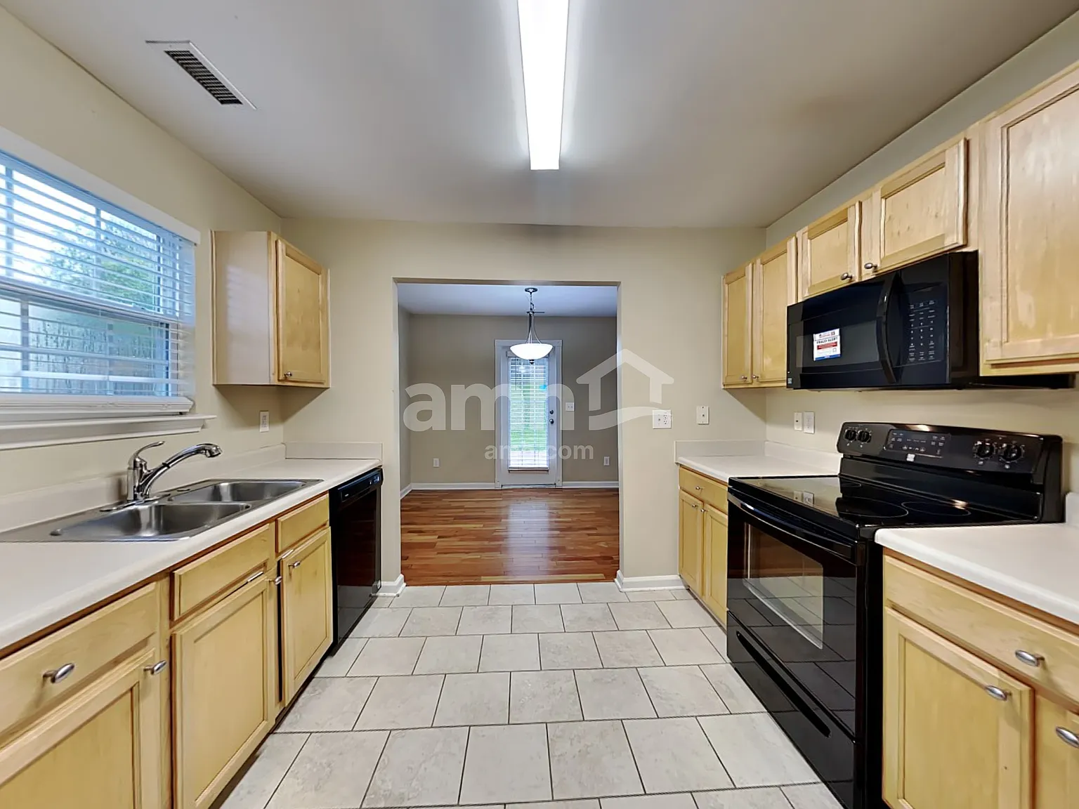 3 bed, 2.5 bath, 1440 sqft, $1,935 — Photo 4