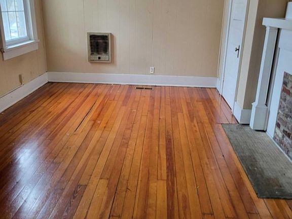4th image of 727 Deery St #4