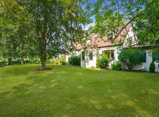 810 Oakwood Rd, Mamaroneck, NY 10543