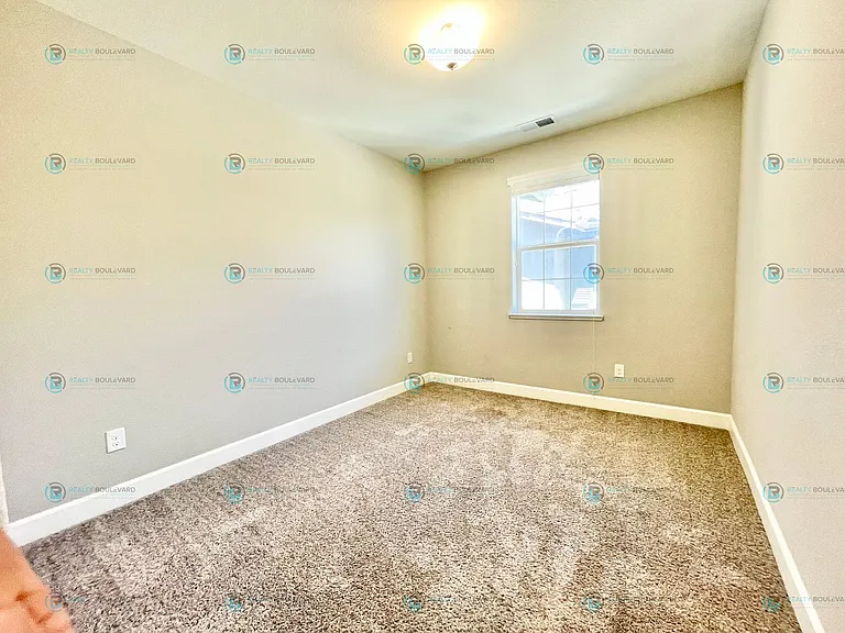 1815 Dark Horse Rd #B — Photo 35