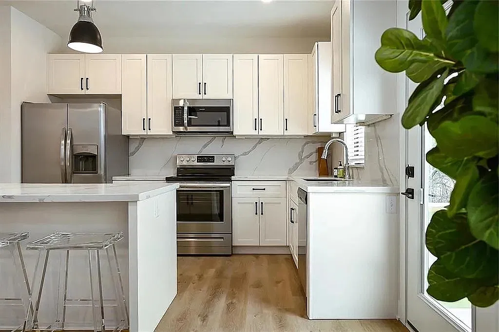 3 bed, 2.5 bath, 1463 sqft, $2,075 — Photo 2