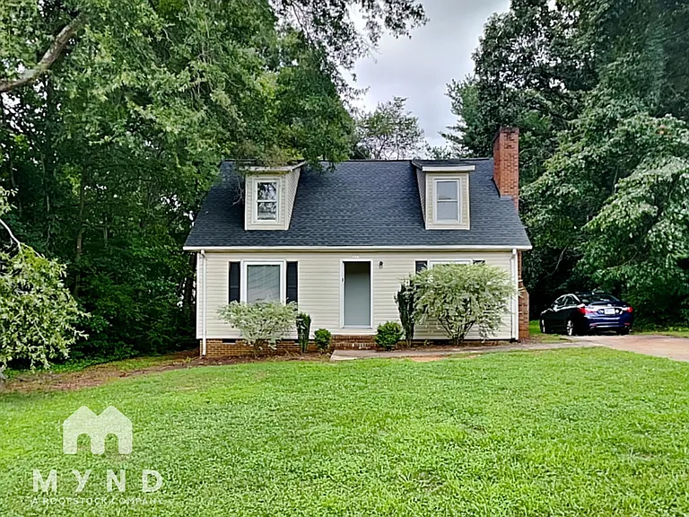 112 Pineview Ct — Photo 1