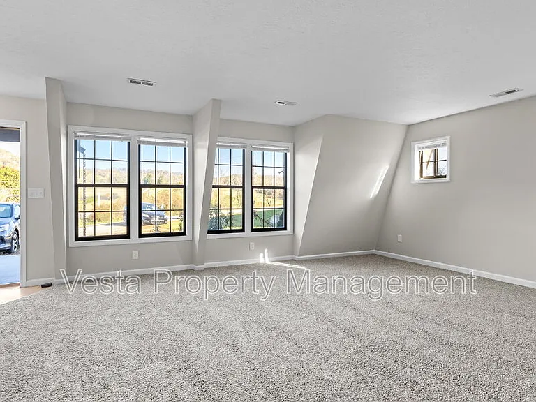 588 Ray Hill Rd #A — Photo 8