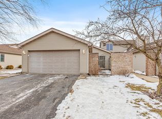 9521 Crown Commons Dr, Crown Point, IN 46307